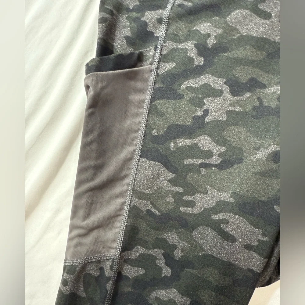 Fabletics PowerHold Leggings Women 2X High Waist Camo Pocket Activewear